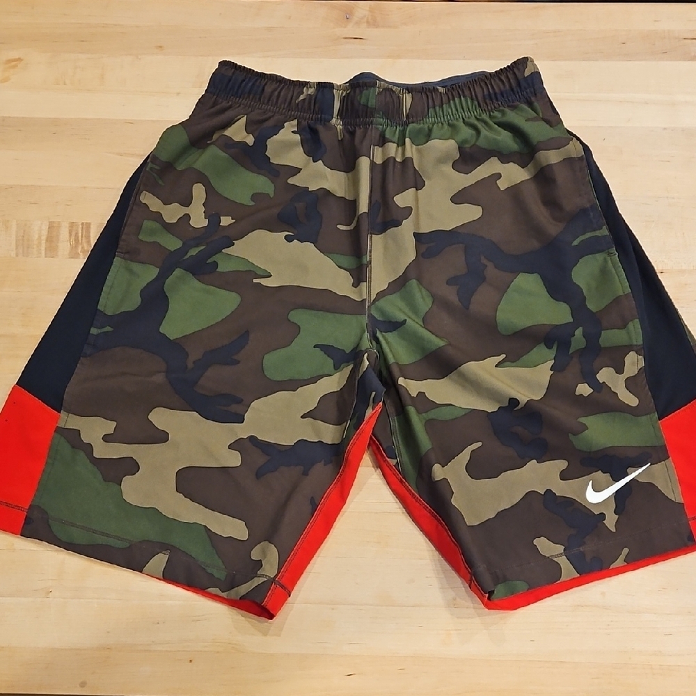 Nike Men's Camouflage Shorts - Green and Red